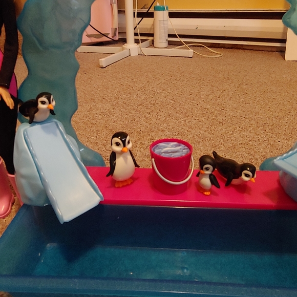 Barbie SeaWorld Antarctica Penguin Trainer - Picture 4 of 4